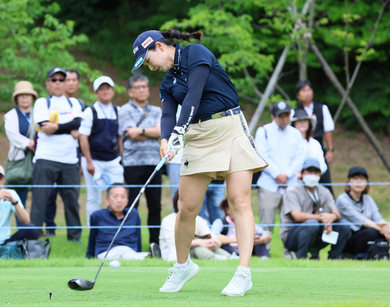 9番、小祝はティーショットを放つ（撮影・上山淳一）