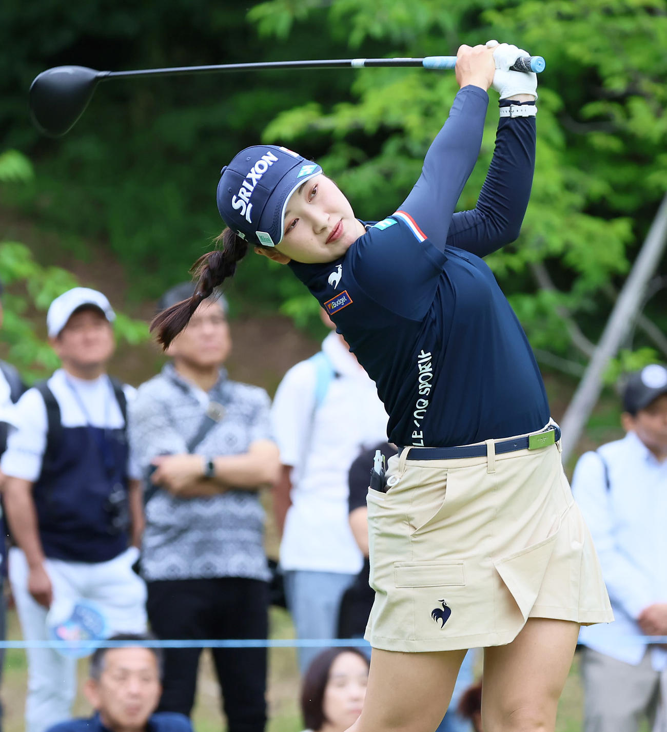 9番、小祝はティーショットを放つ（撮影・上山淳一）