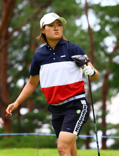 2番、野沢はティーショットを放つ（撮影・上山淳一）