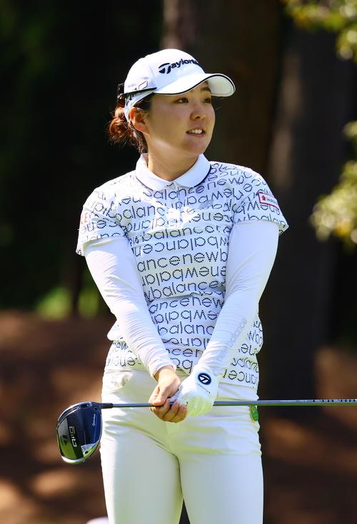 4番、山内はティーショットを放つ（撮影・上山淳一）
