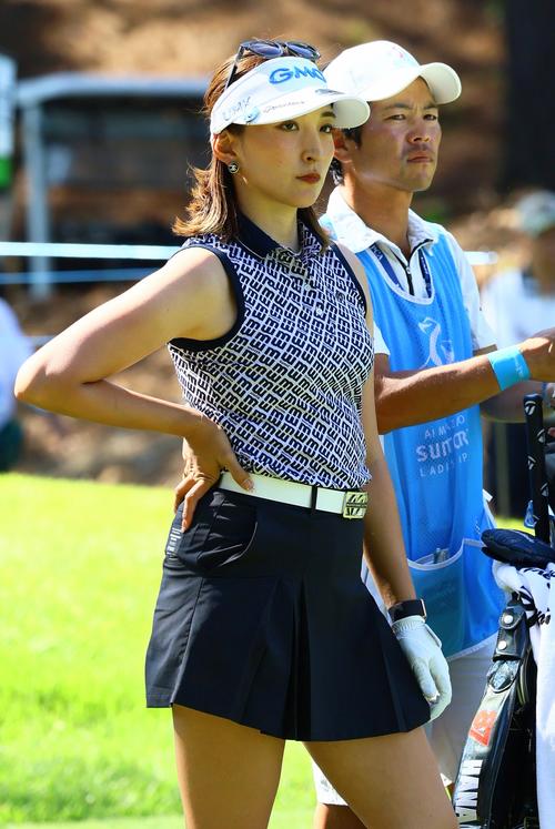 4番、コースを見つめる脇元（撮影・上山淳一）