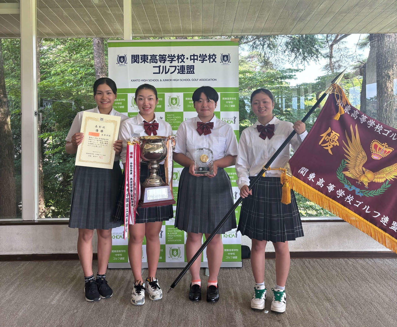 関東団体女子優勝のルネサンス（左から戸高玲奈、長澤愛羅、五月女愛來、田村萌来美）