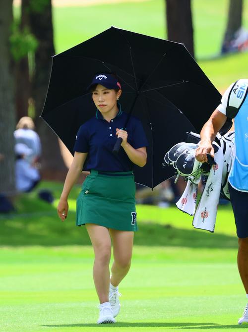 1番、セカンド地点へ移動する木村彩子(撮影・上山淳一)