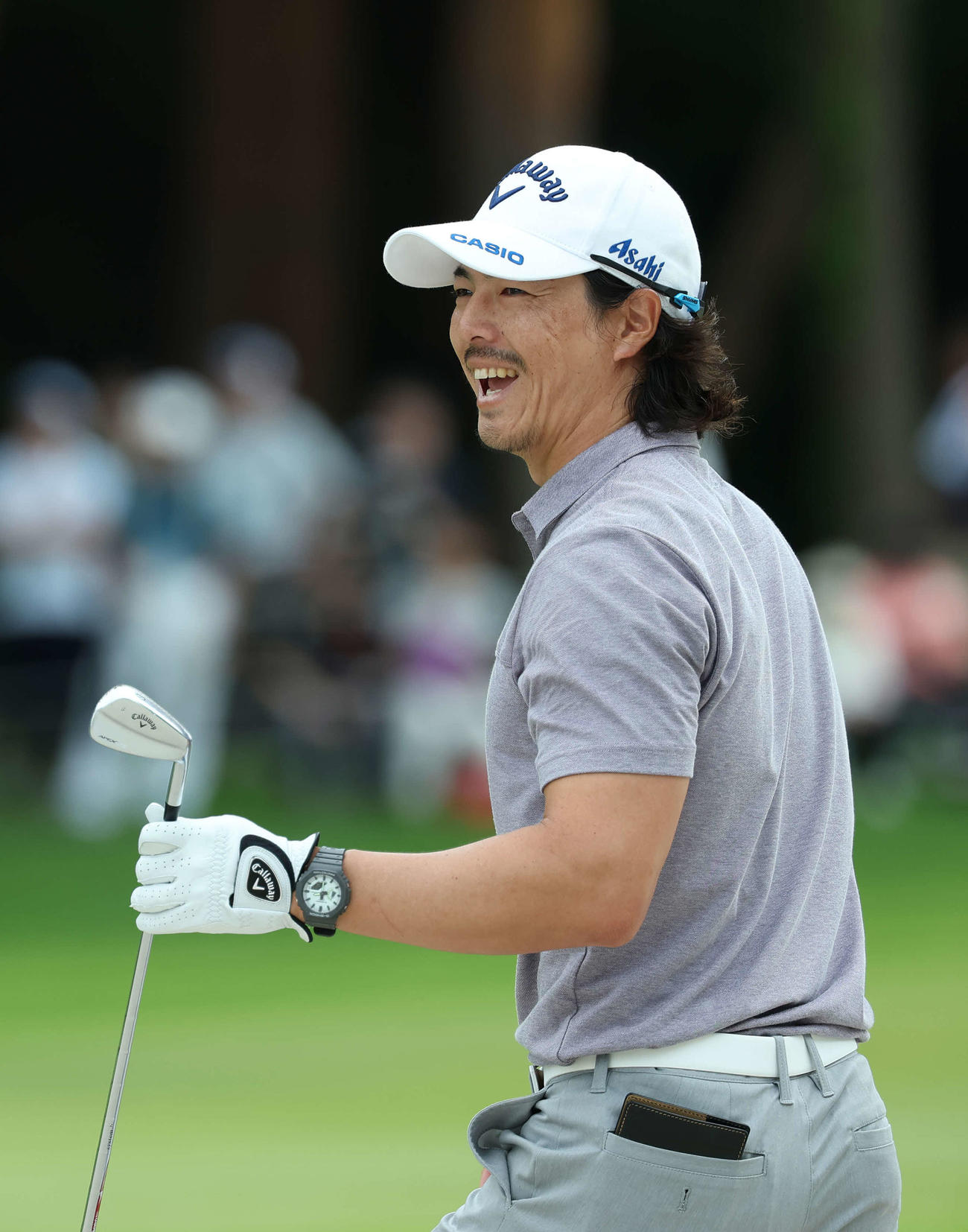 18番、第2打を放ち笑顔を見せる石川（撮影・河田真司）