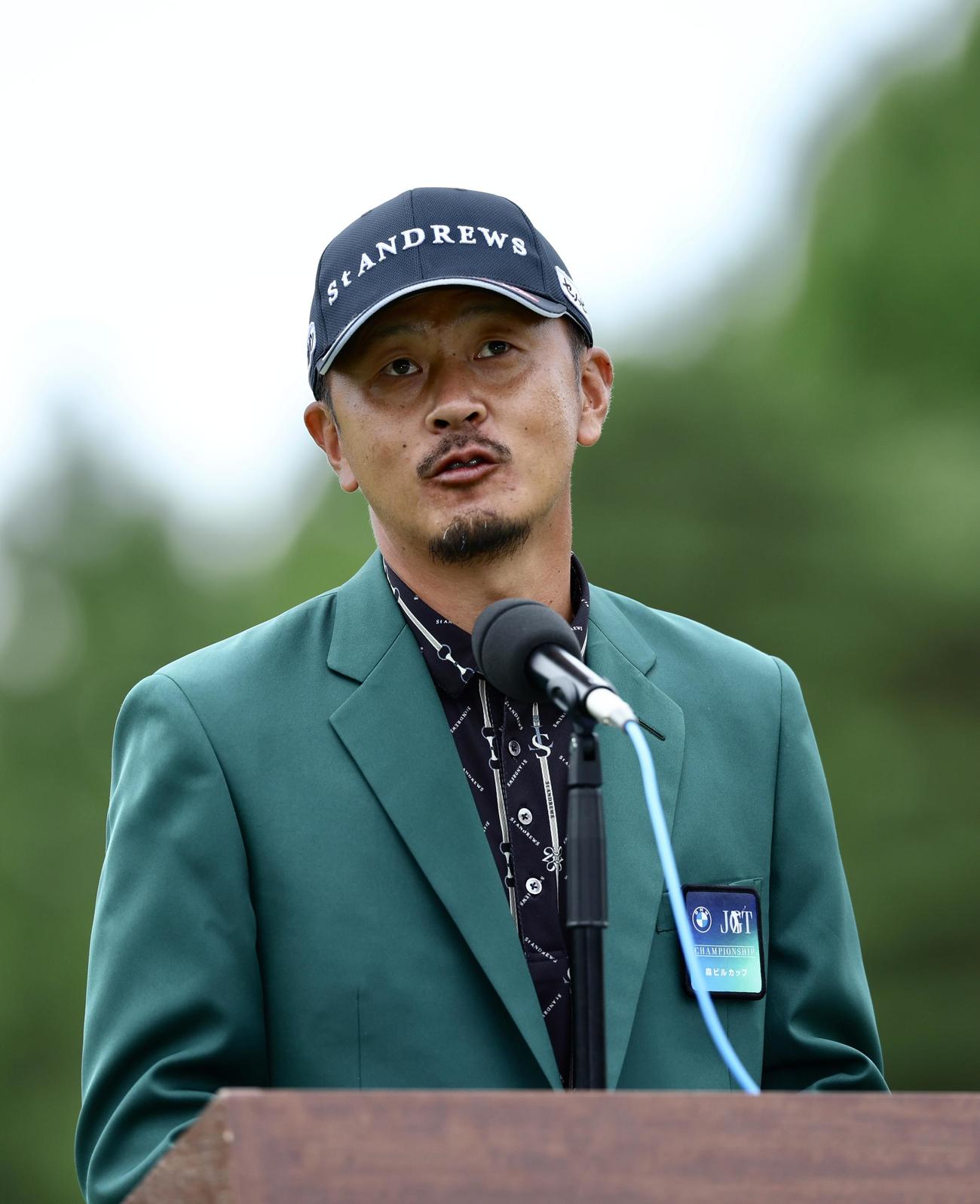 優勝スピーチに臨む岩田（撮影・河田真司）