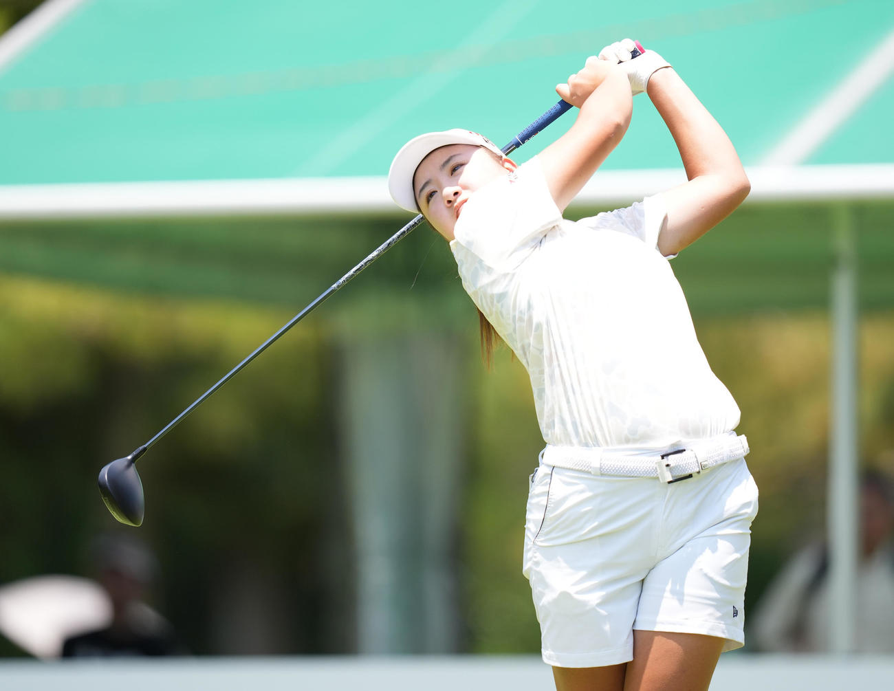 1番、ティーショットを放つ小林夢（撮影・鈴木みどり）