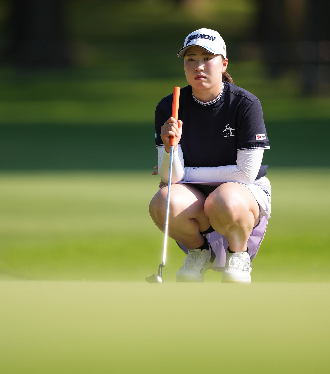 18番、ラインを読む竹田（撮影・鈴木みどり）