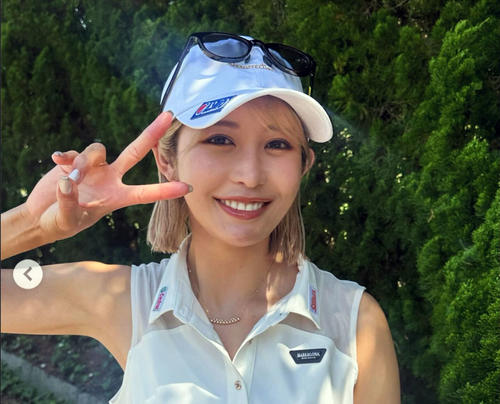 金田久美子に「激マブ!!好き!!押忍!!」「おしゃれ番長」白ノースリーブ