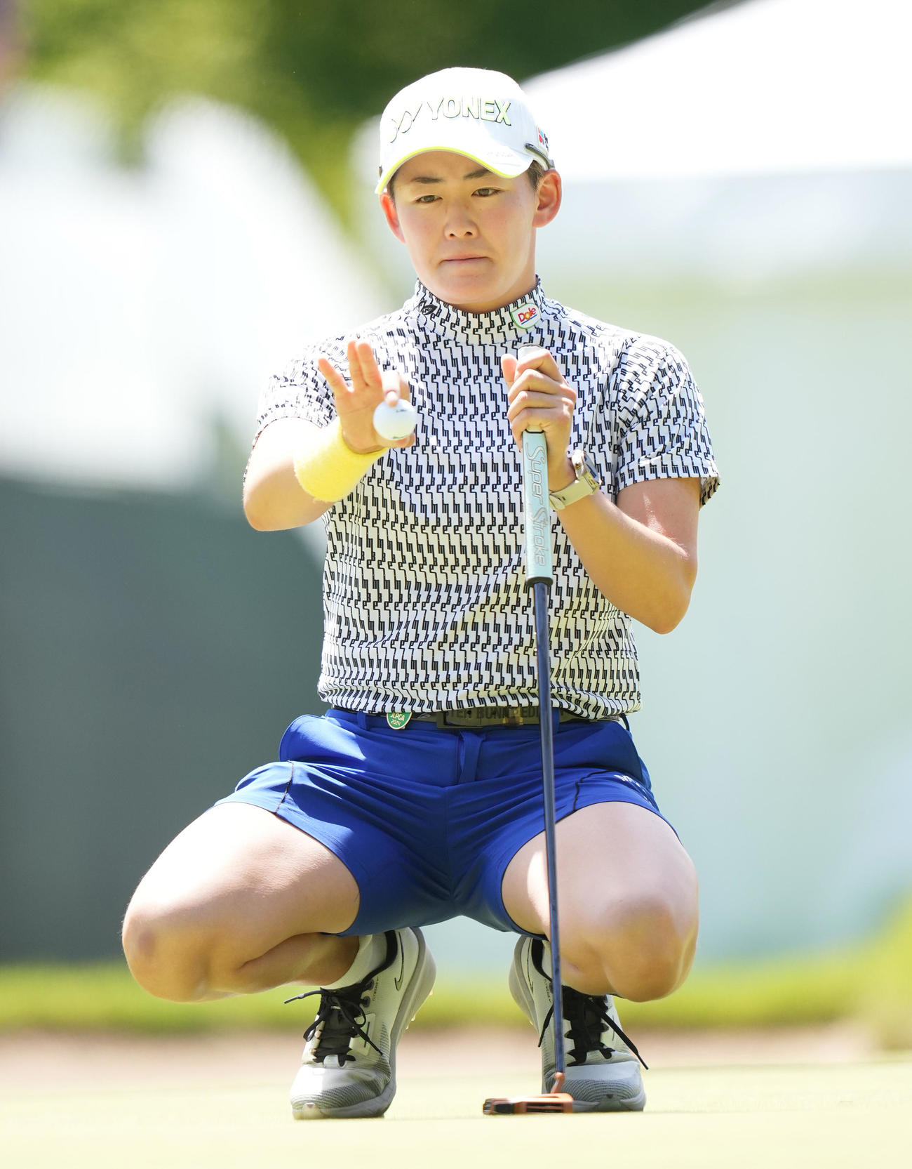 18番グリーンに臨む岩井明（撮影・鈴木みどり）