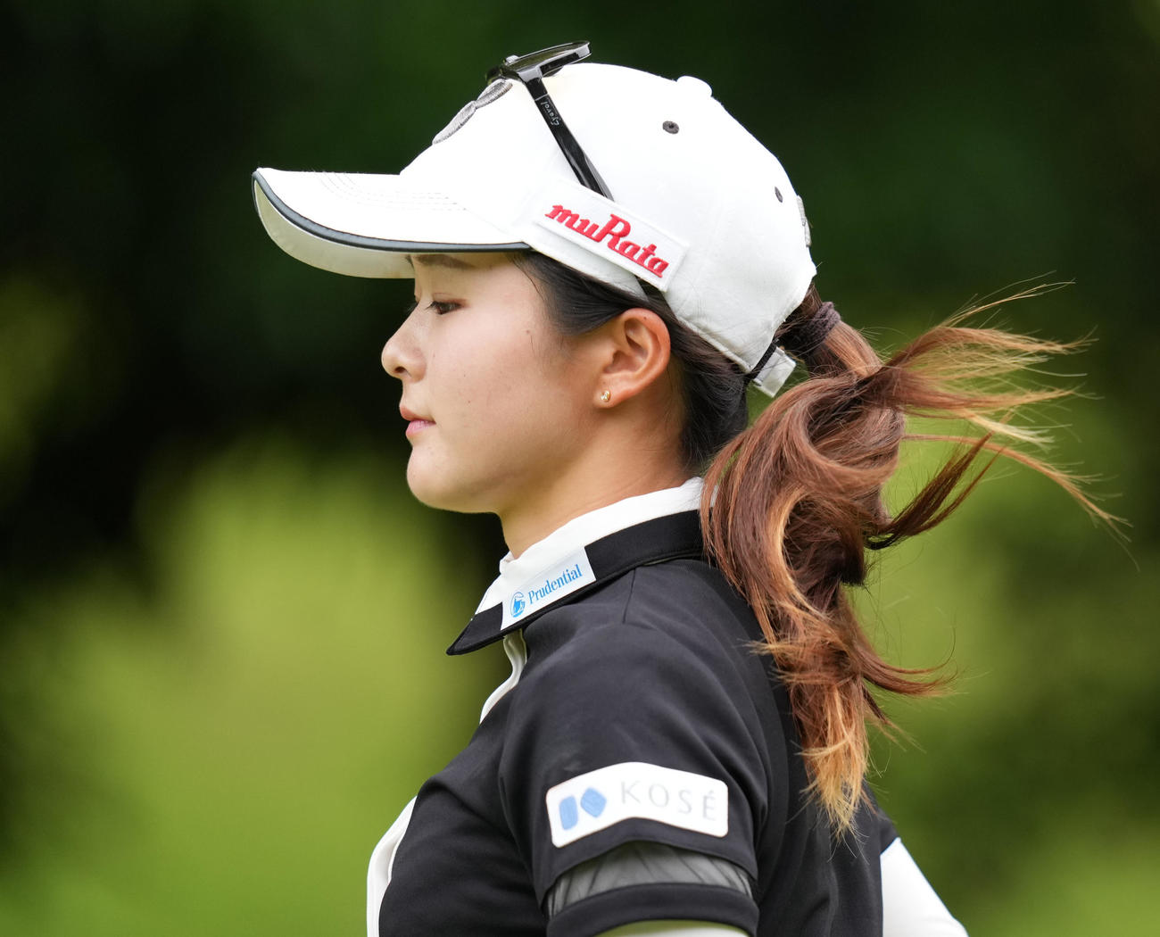 ニチレイ・レディース　最終日　4番、移動する川崎春花＝2024年6月16日