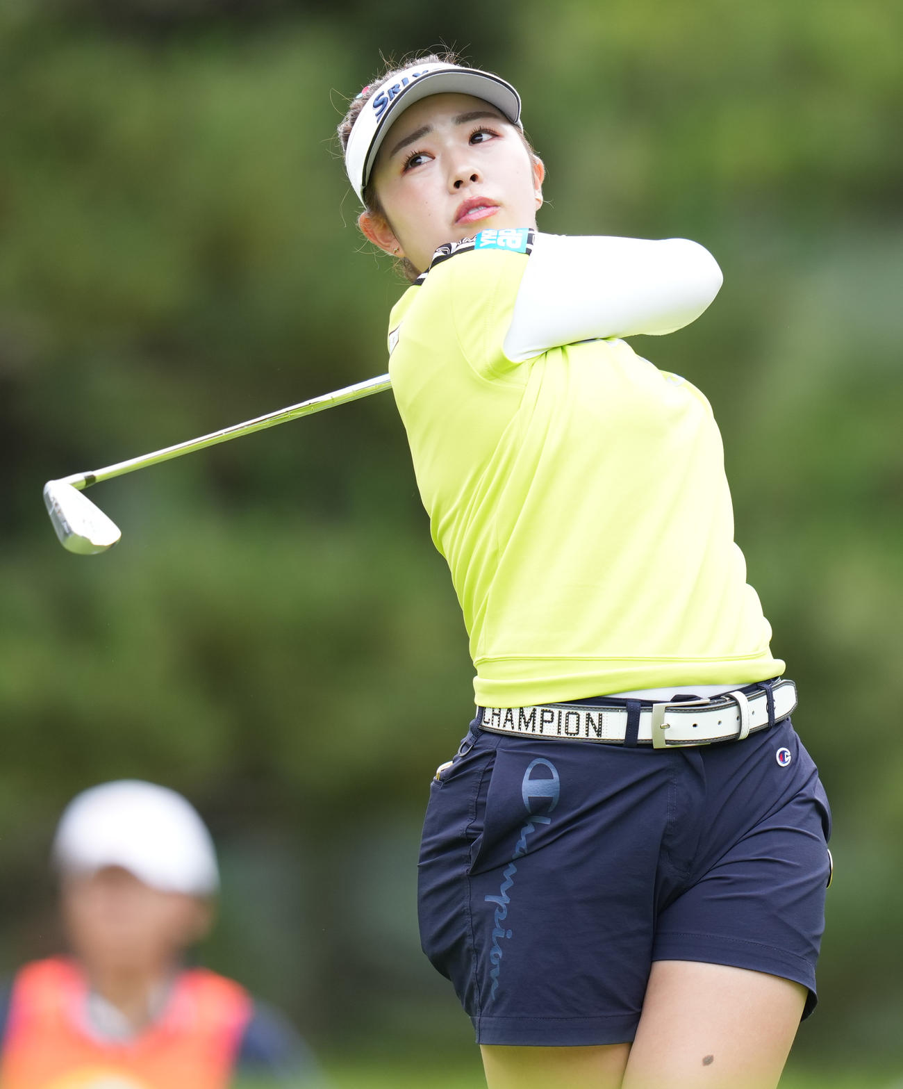 4番、ティーショットを山下（撮影・鈴木みどり）