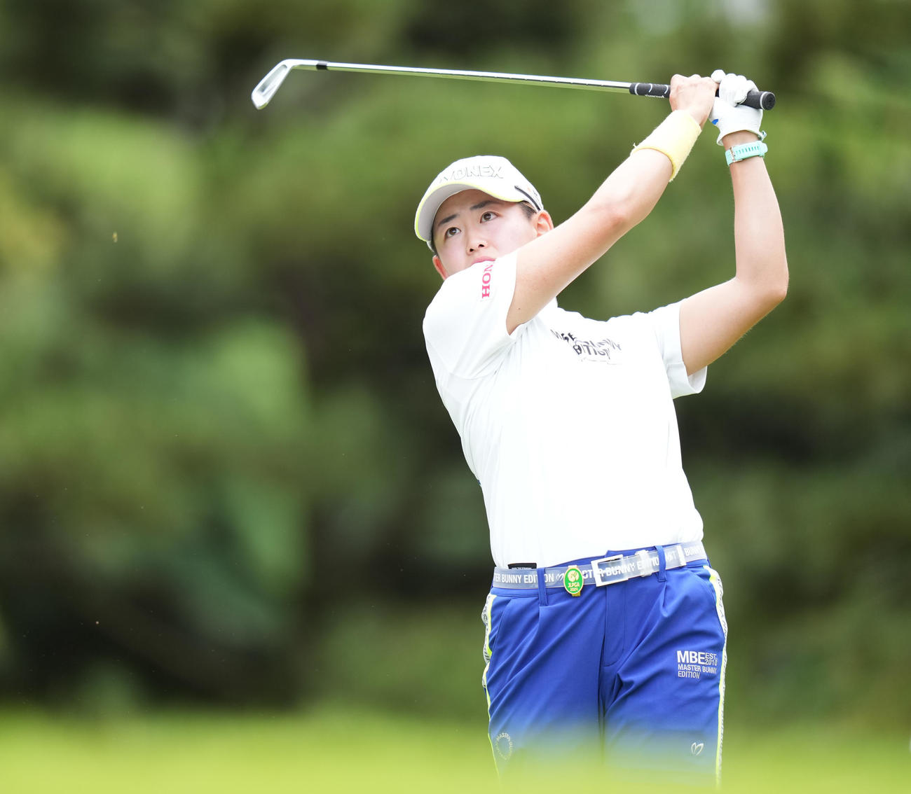 4番、ティーショットを放つ岩井明（撮影・鈴木みどり）