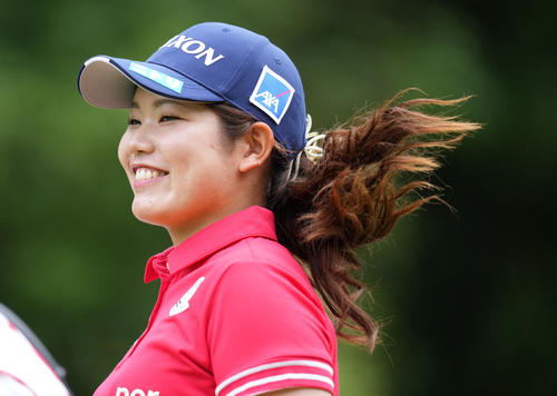 4番、笑顔で移動する桜井（撮影・鈴木みどり）