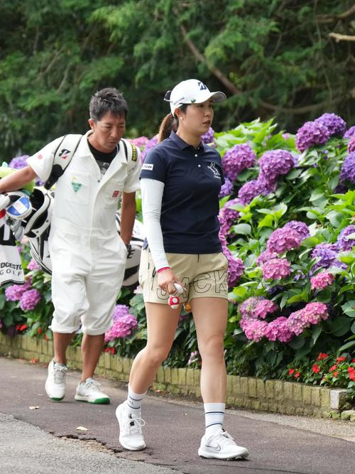 10番、移動する大里（撮影・小沢裕）