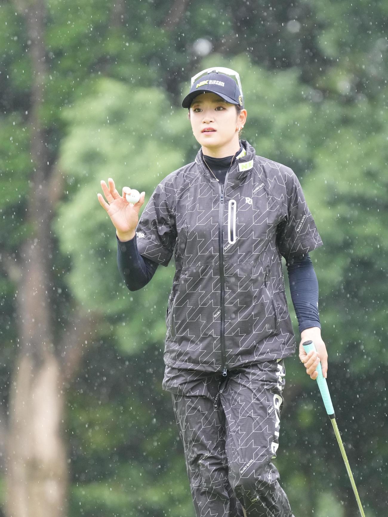 アースモンダミンカップ2日目、11番、パーセーブする原英（撮影・小沢裕）