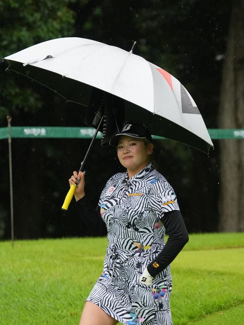 アースモンダミンカップ2日目、12番、移動する桑木（撮影・小沢裕）