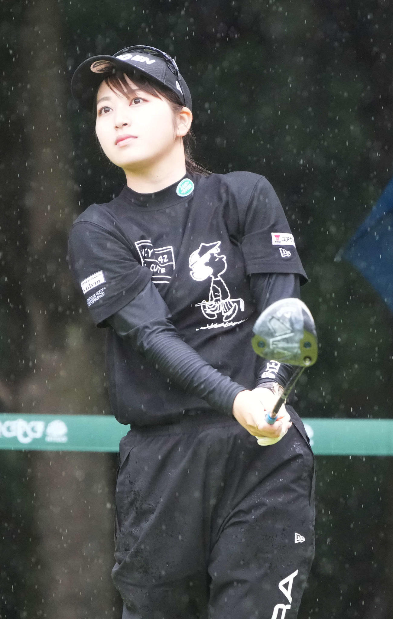 12番、ティーショットを放つ田辺（撮影・小沢裕）
