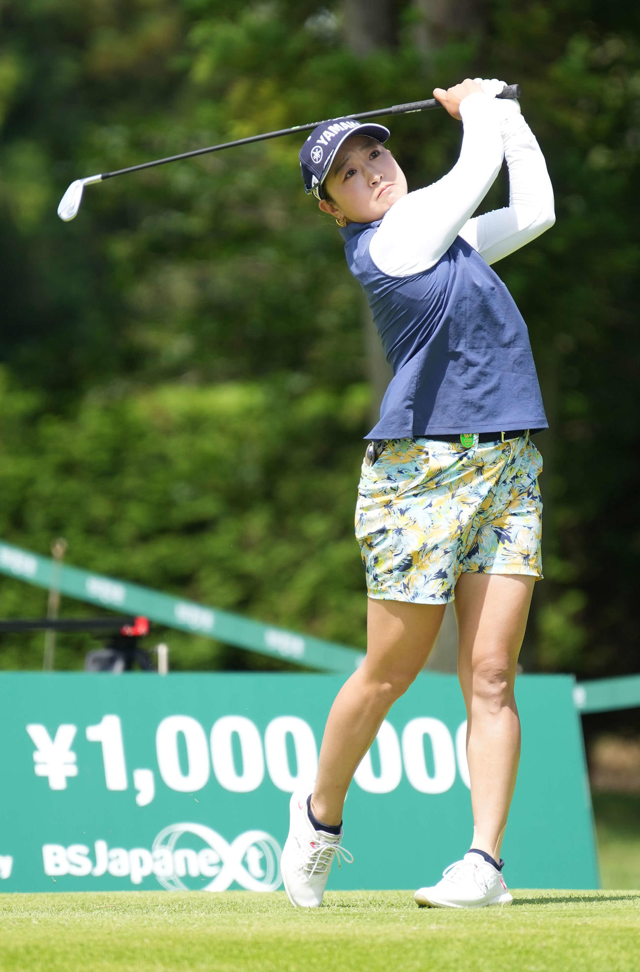 9番、ティーショットを放つ山城（撮影・小沢裕）