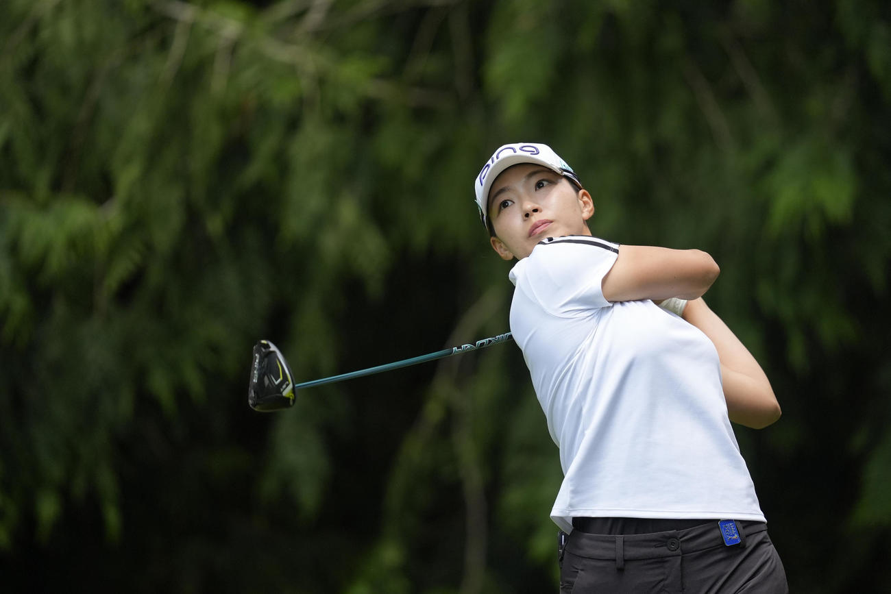 全米女子プロ選手権第3日　4番でティーショットを放つ渋野日向子（AP）