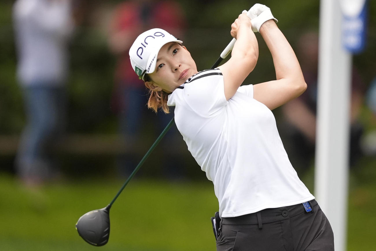 全米女子プロ選手権第3日　6番でティーショットを放つ渋野日向子（AP）
