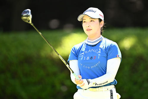 2番、ティーショットに臨む小祝（撮影・滝沢徹郎）
