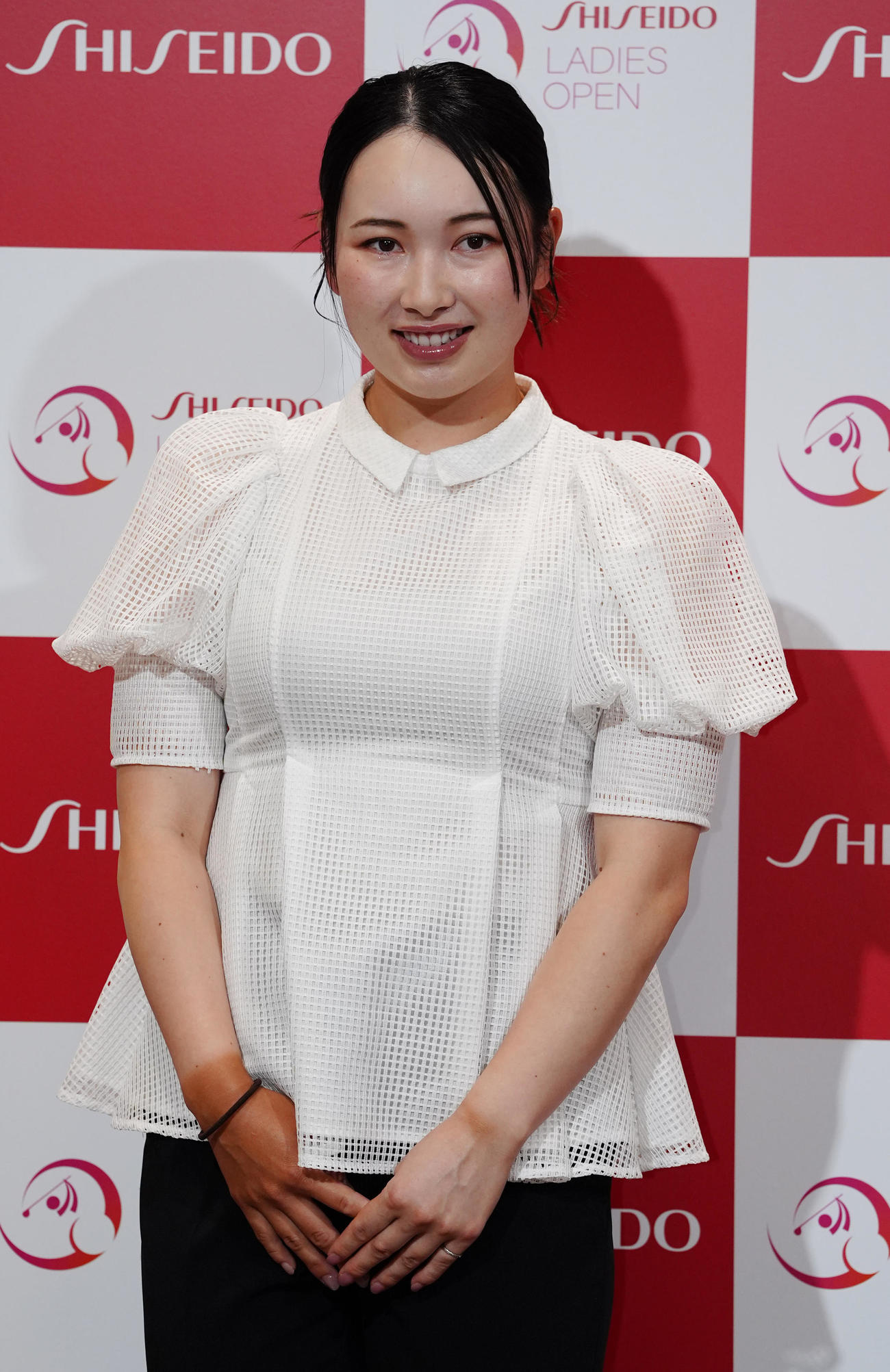 資生堂レディスオープンの前夜祭でドレスアップ撮影に臨む小祝（撮影・江口和貴）