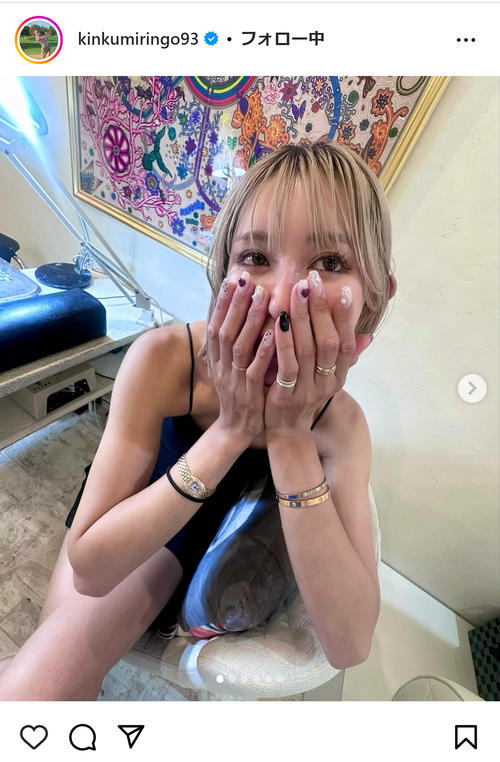 金田久美子、黒のノースリーブのミニワンピ姿を公開「お気に入りですっ
