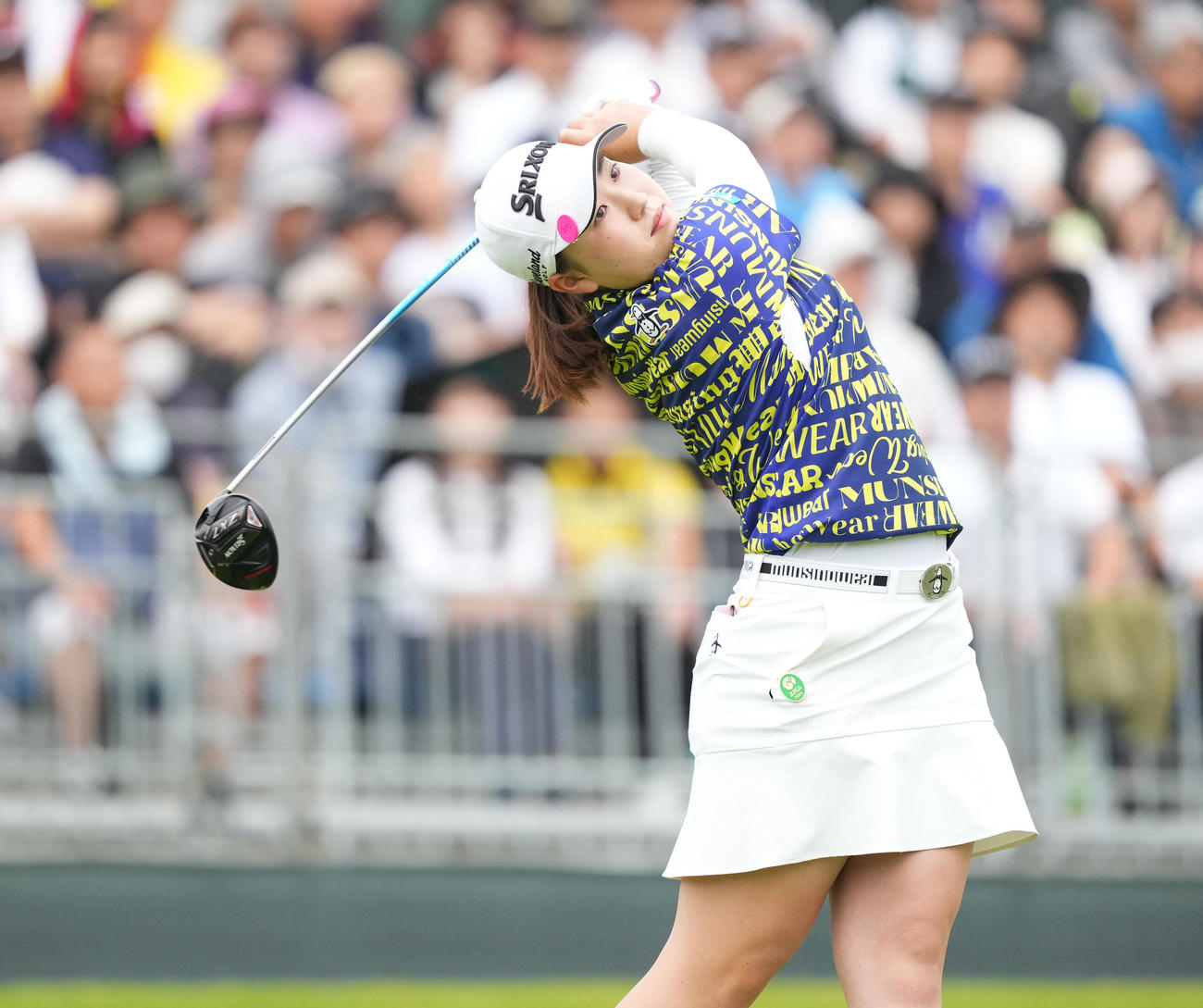 10番、ティーショットを放つ竹田（撮影・菅敏）