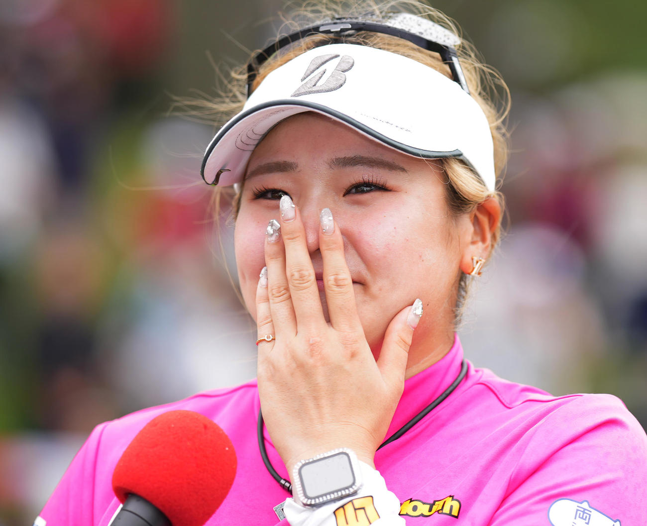 資生堂レディースを制し、優勝インタビューで感極まる桑木（撮影・菅敏）