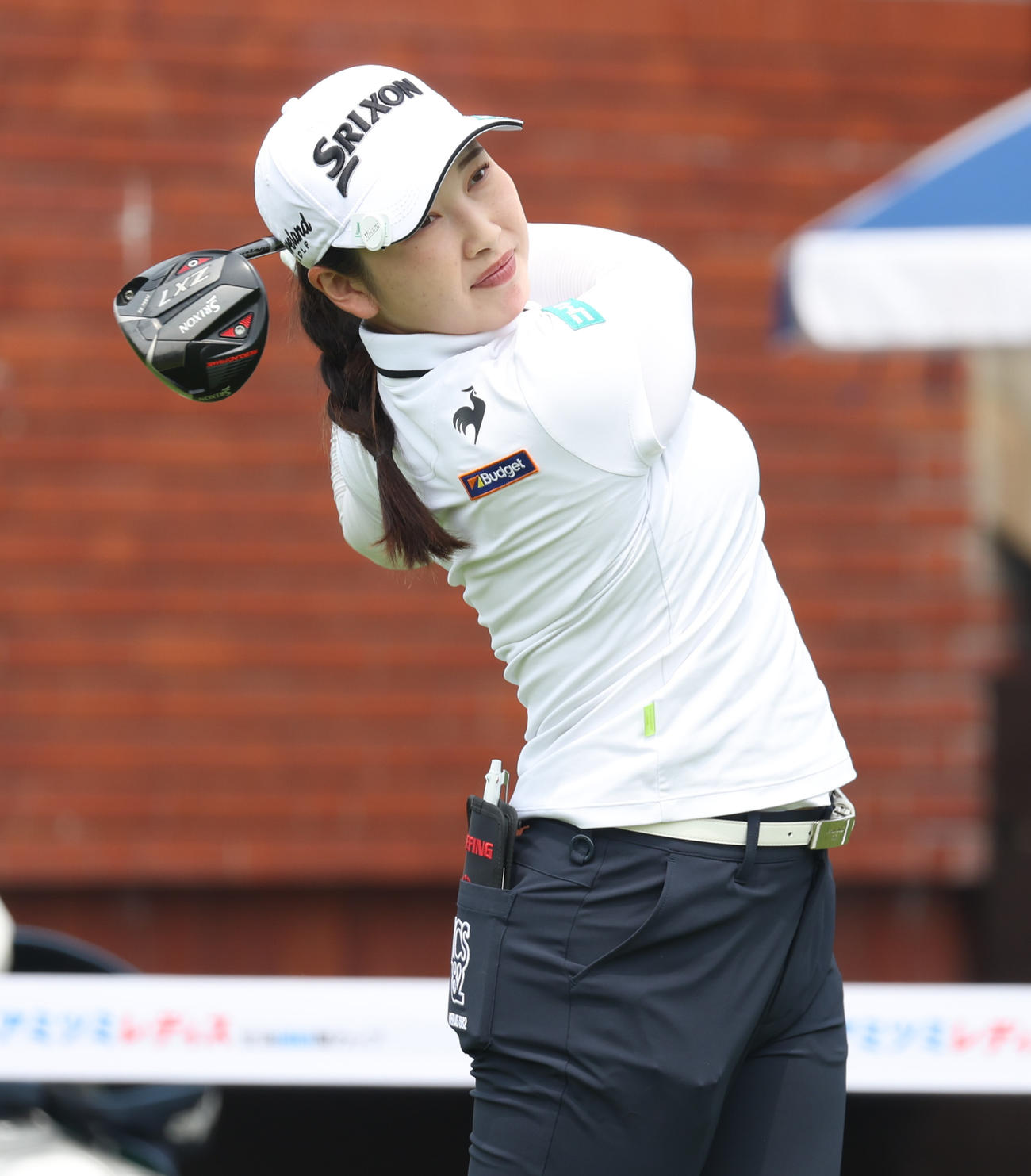 ミネベアミツミ・レディースのプロアマ戦に出場し、ティーショットを放つ小祝（撮影・佐藤翔太）