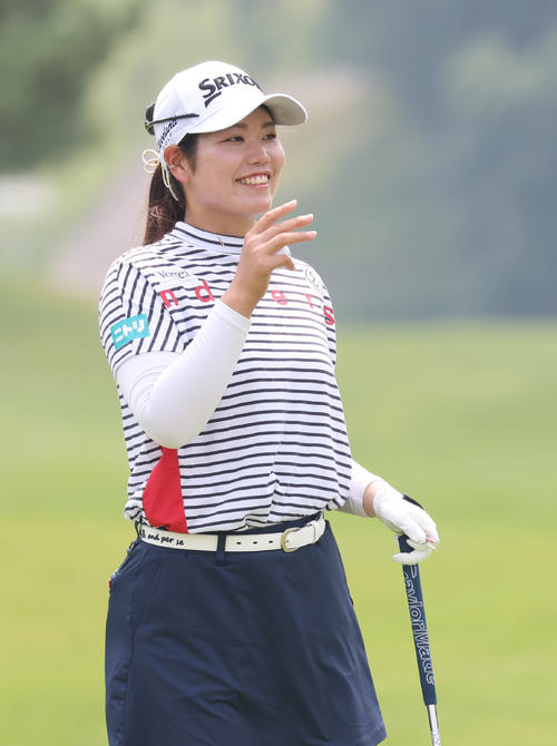 ミネベアミツミ・レディースのプロアマ戦に出場し、笑顔を見せる桜井（撮影・佐藤翔太）