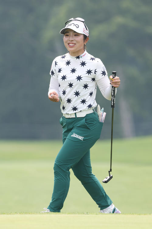 ミネベアミツミ・レディースのプロアマ戦に出場し、笑顔を見せる佐久間（撮影・佐藤翔太）