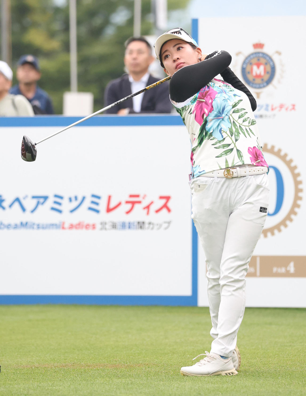 10番、ティーショットを放つ永井（撮影・佐藤翔太）