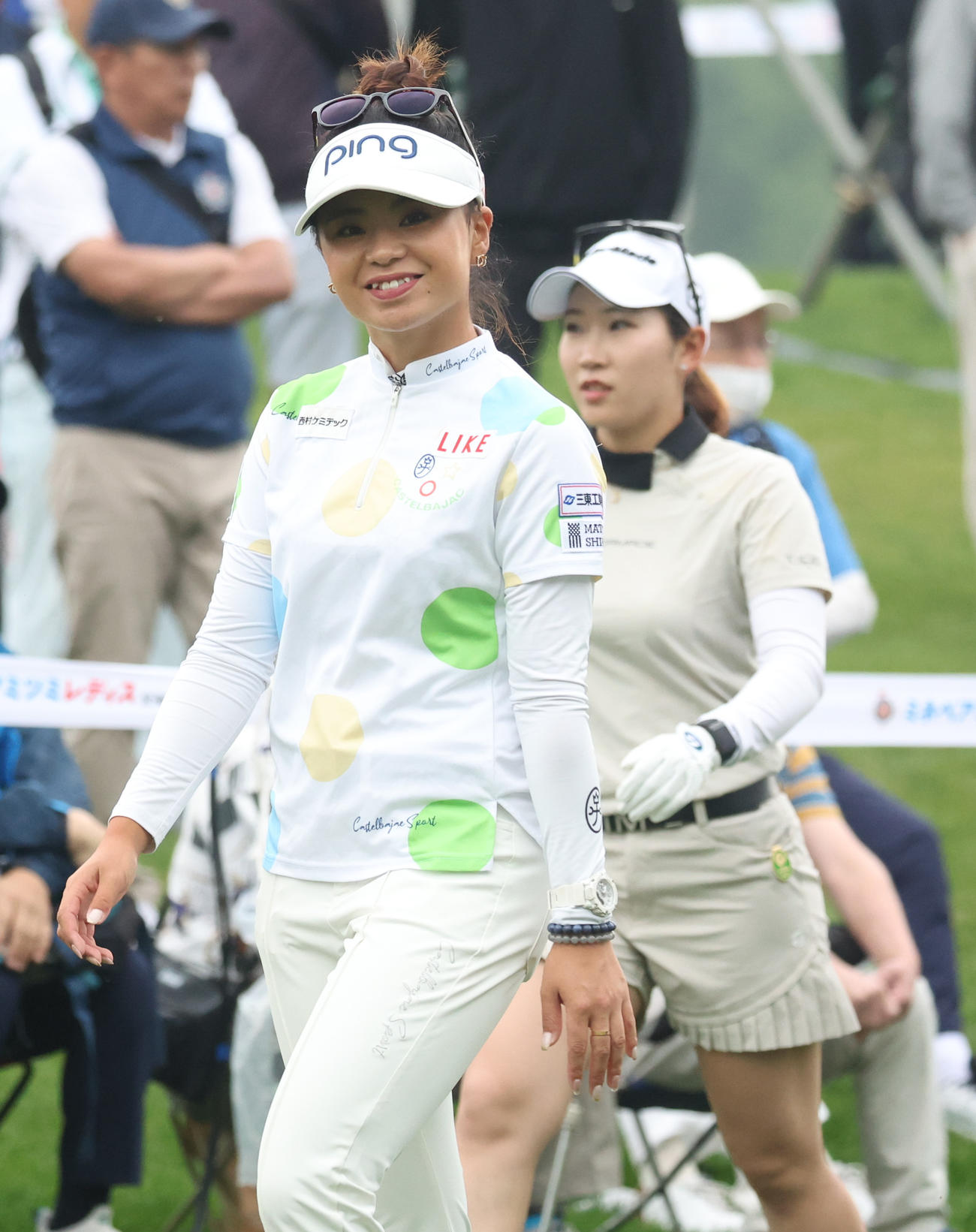 10番、カメラに向かってほほえむ藤田かれん（撮影・佐藤翔太）