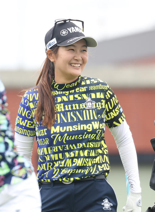 1番、笑顔を見せる神谷そら（撮影・佐藤翔太）