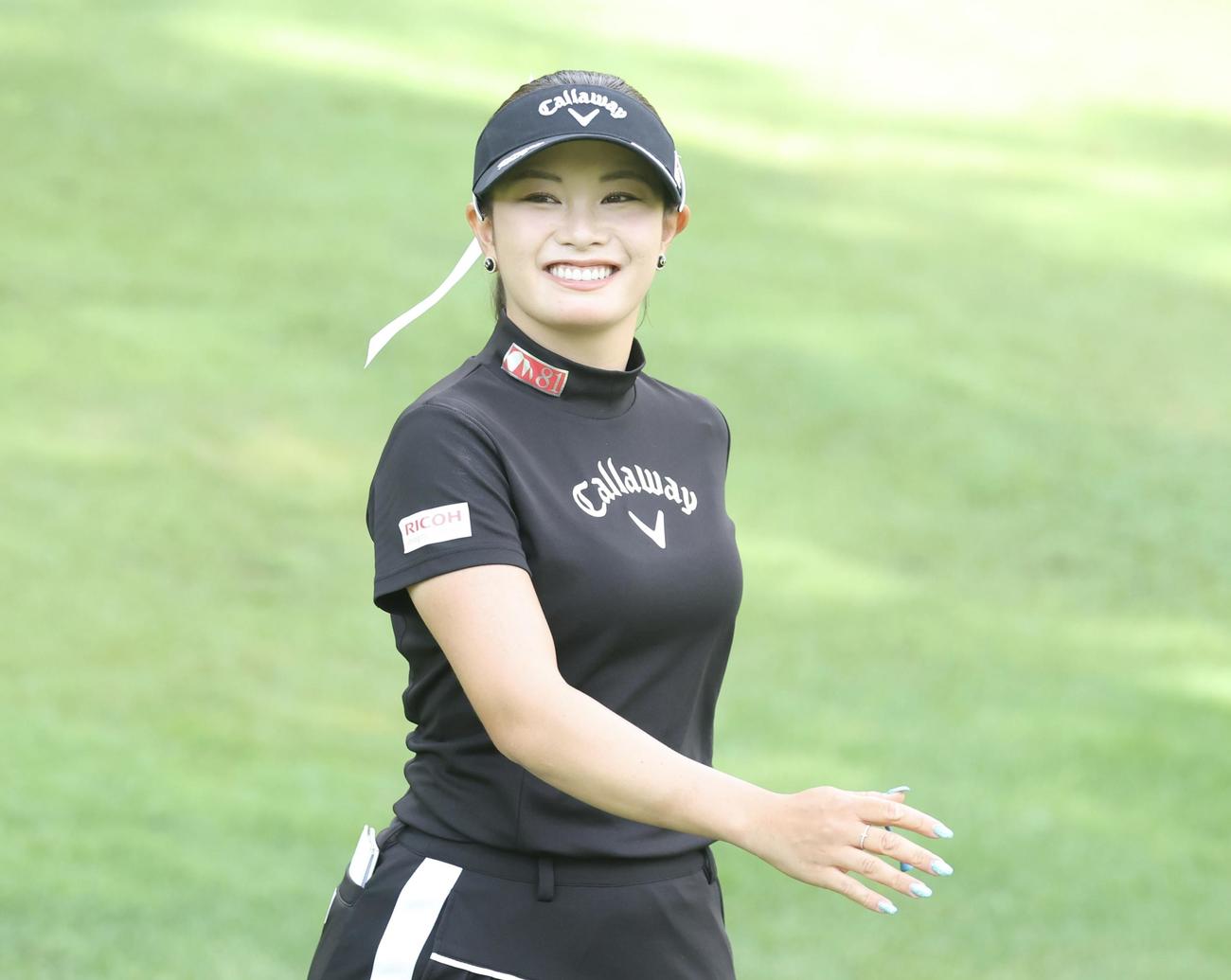 13番、笑顔を見せる河本（撮影・佐藤翔太）