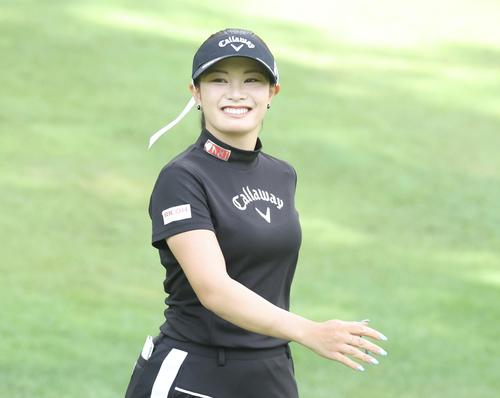 13番、笑顔を見せる河本（撮影・佐藤翔太）