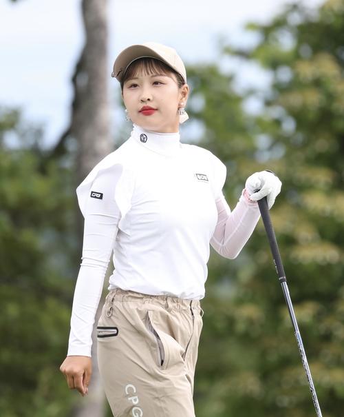 3番、打球を見つめるリ・ハナ（撮影・佐藤翔太）
