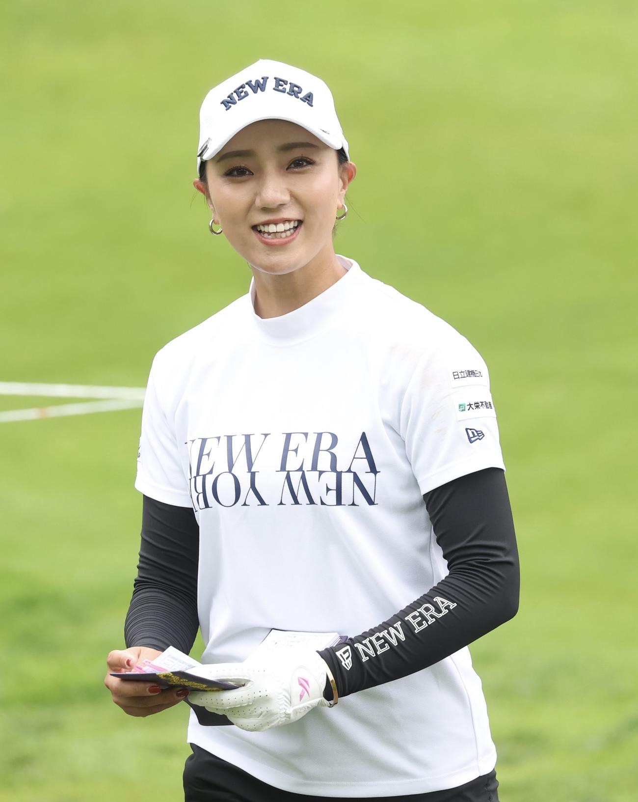 5番、カメラに向かってほほえむ宮田（撮影・佐藤翔太）
