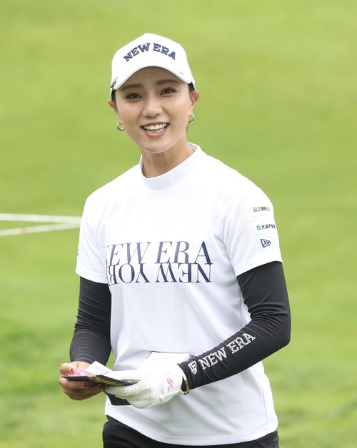 5番、カメラに向かってほほえむ宮田（撮影・佐藤翔太）