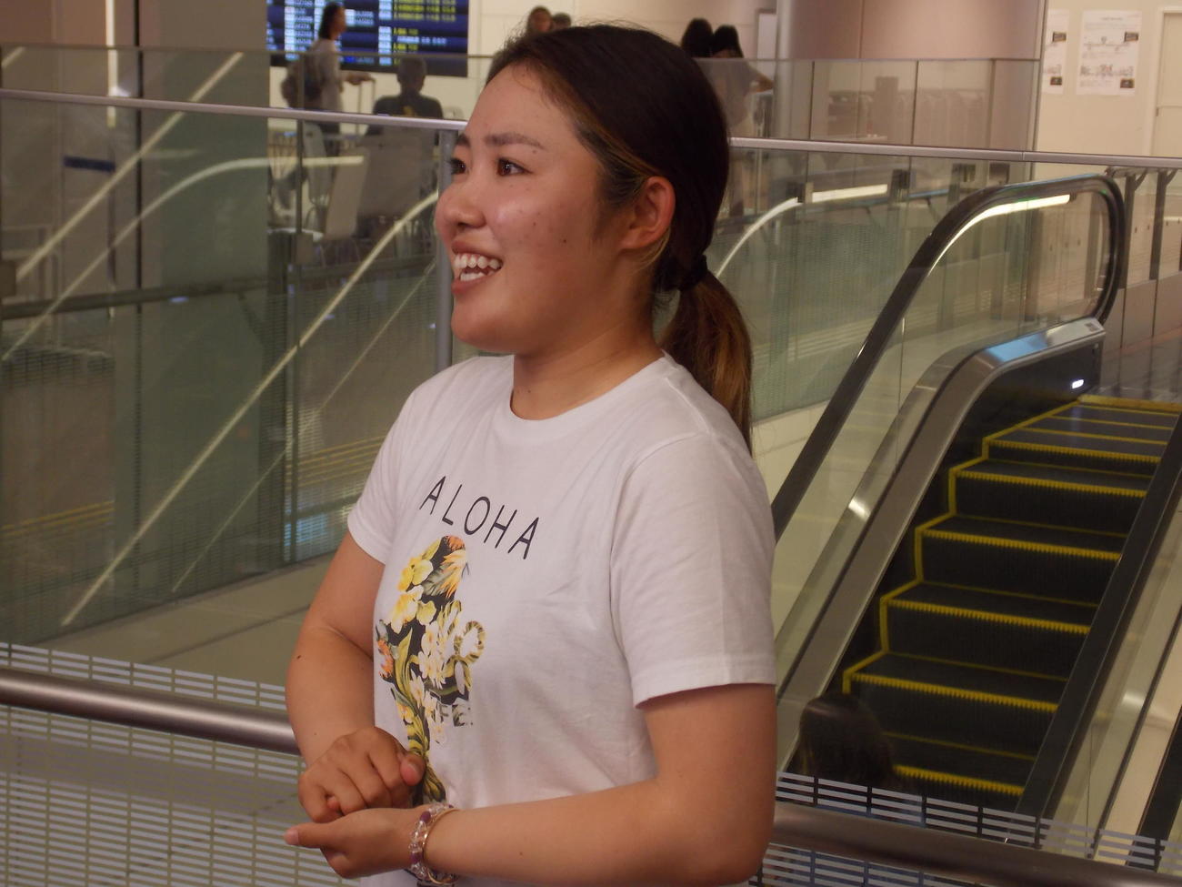 エビアン選手権でメジャー初勝利を挙げ、羽田空港に帰国した古江彩佳（撮影・松本航）