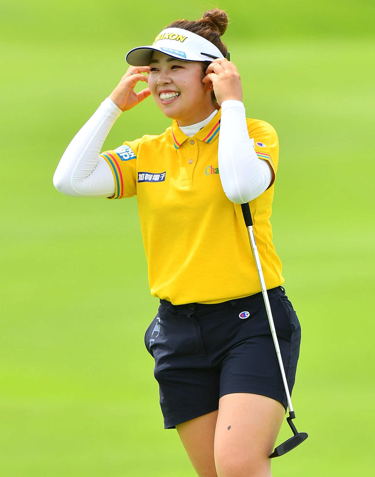 大東建託いい部屋ネットレディスプロアマ戦　18番グリーンで笑顔を見せる山下美夢有（撮影・岩下翔太）