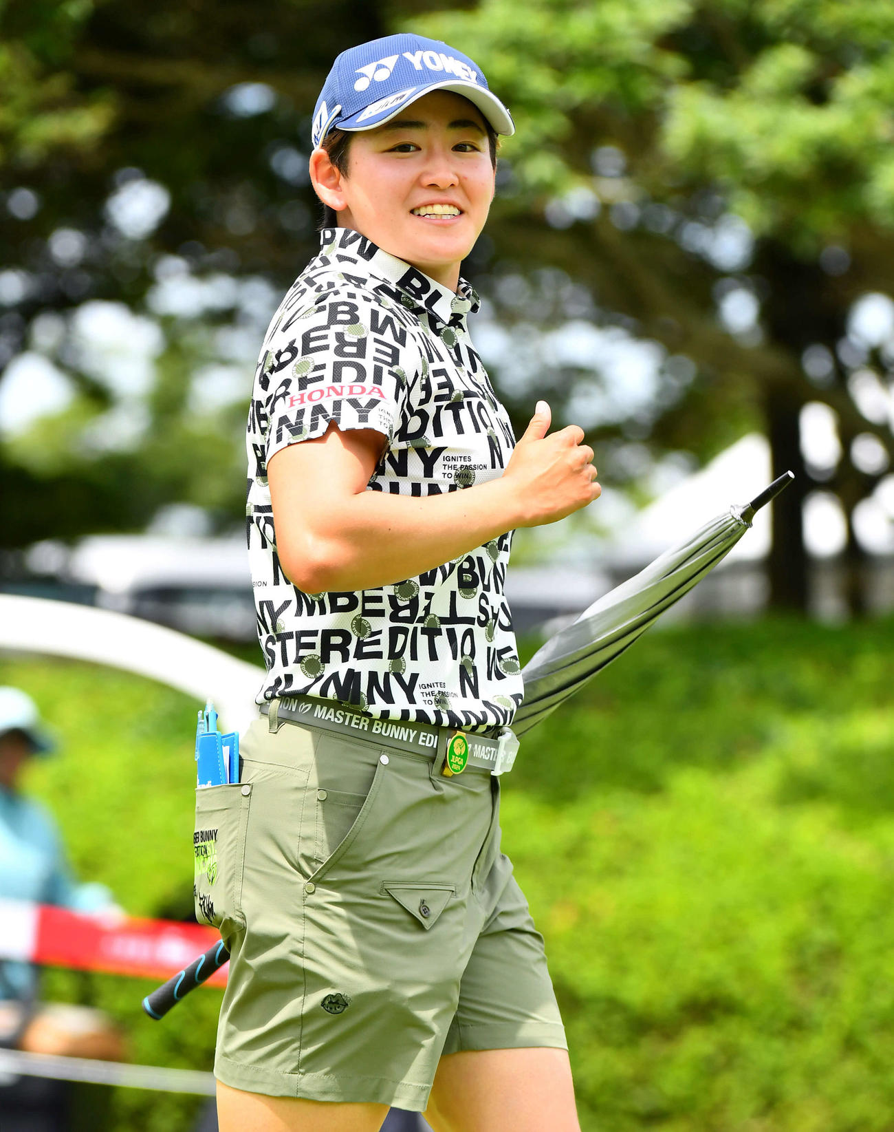 大東建託いい部屋ネットレディスプロアマ戦　10番、第2打へ向かう岩井明愛（撮影・岩下翔太）