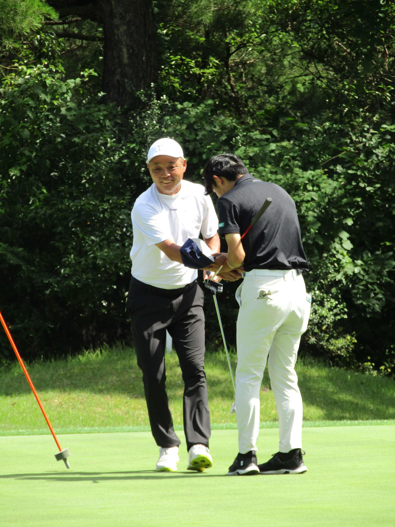 関西大会決勝でプレーオフを戦った石口勝治（左）と中川拓海