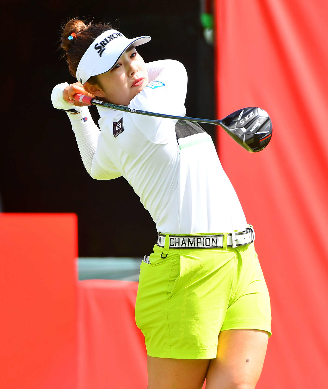 大東建託・いい部屋ネットレディス最終日　1番、ティーショットを放つ山下美夢有（撮影・岩下翔太）