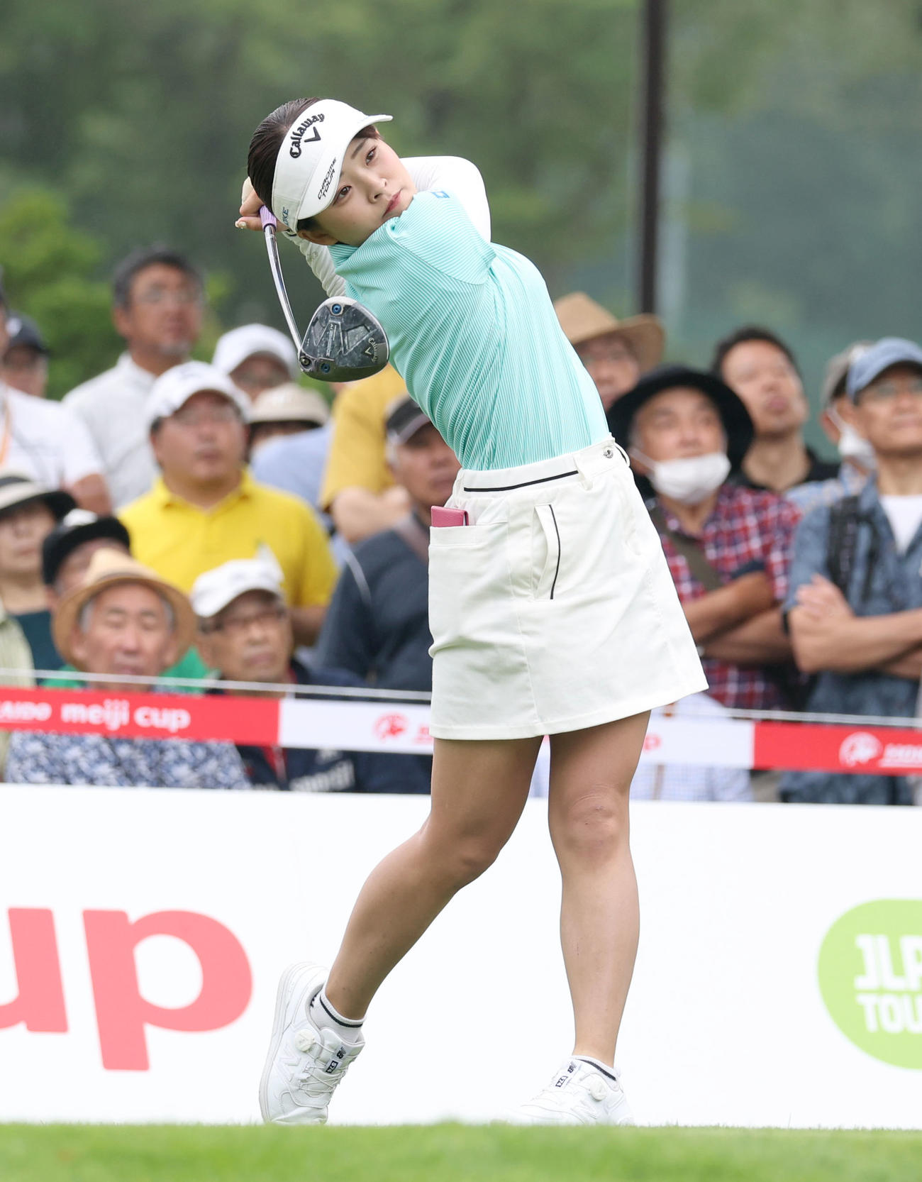 1番、ティーショットを放つ政田（撮影・佐藤翔太）
