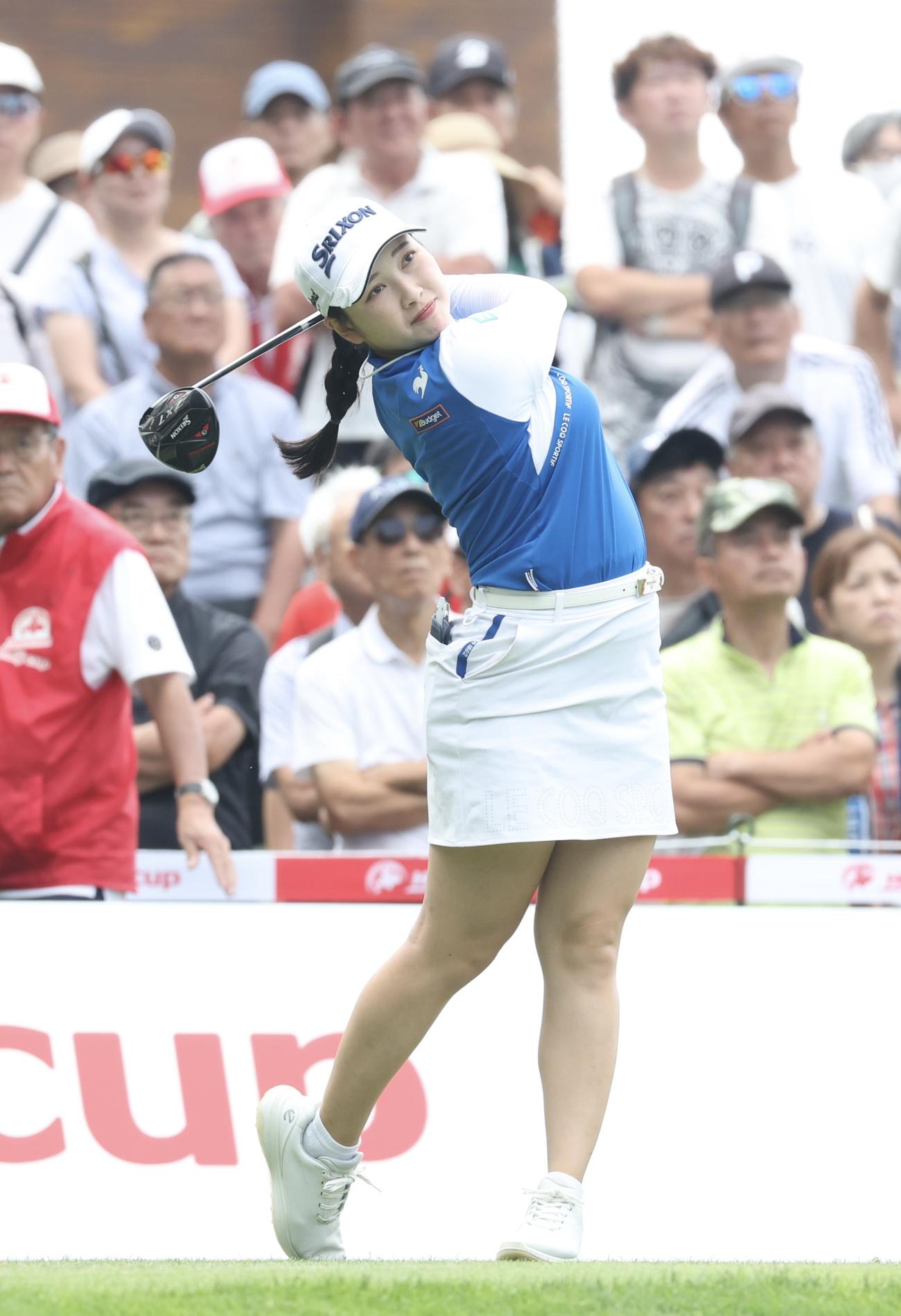 10番、ティーショットを放つ小祝さくら（撮影・佐藤翔太）