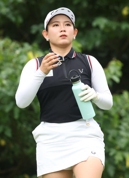 6番、水分補給をする吉本（撮影・佐藤翔太）