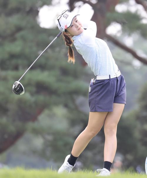 NEC軽井沢　4番、ティーショットを放つ川崎春花(撮影・浅見桂子)