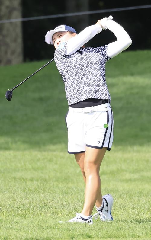 2番、第2打を放つ永峰咲希(撮影・浅見桂子)